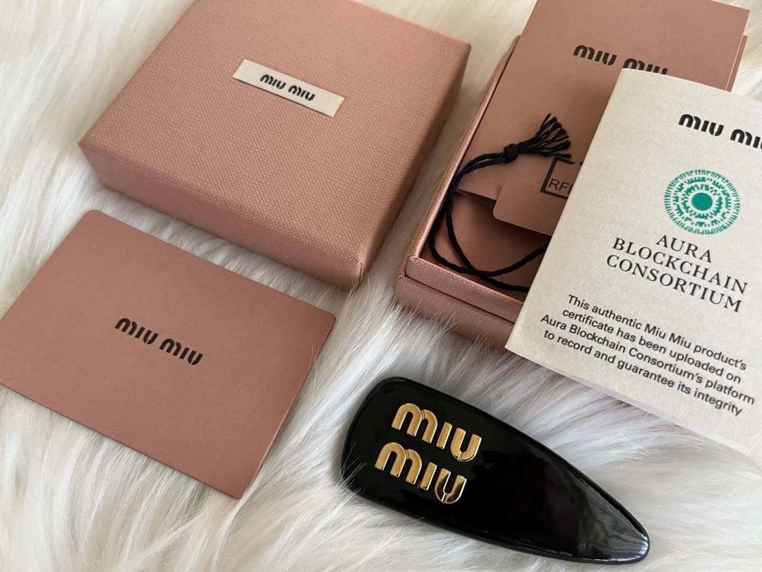 MIUMIU ミュウミュウ ヘアクリップ バレッタ パテント 黒 箱付き