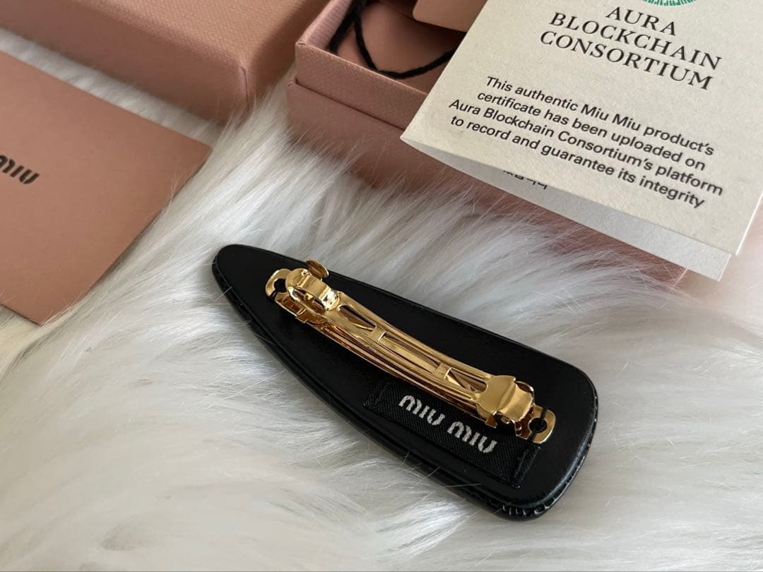 MIUMIU ミュウミュウ ヘアクリップ バレッタ パテント 黒 箱付き