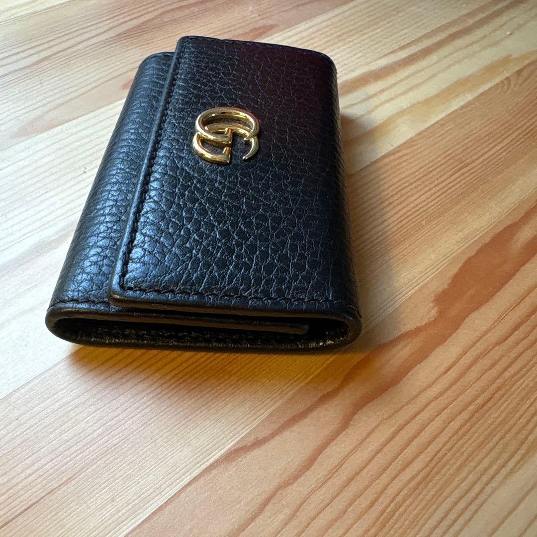 グッチ　レザーブラックキーケース