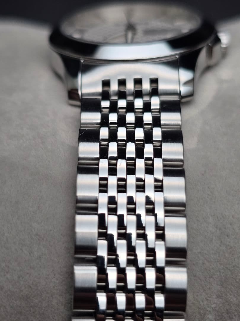 研磨済 電池交換済 126.5 GUCCI グッチ 9連ブレス シルバー 箱有