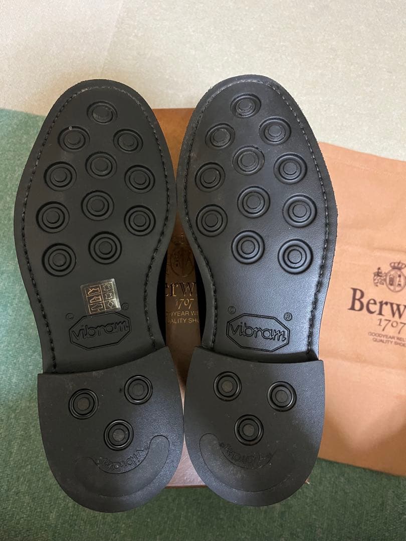Berwick1707 プレーントゥ コーティングレザー 4406ROVIBU