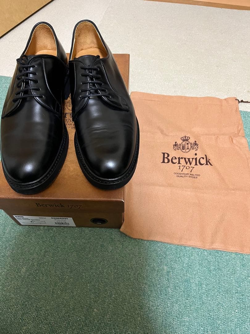 Berwick1707 プレーントゥ コーティングレザー 4406ROVIBU