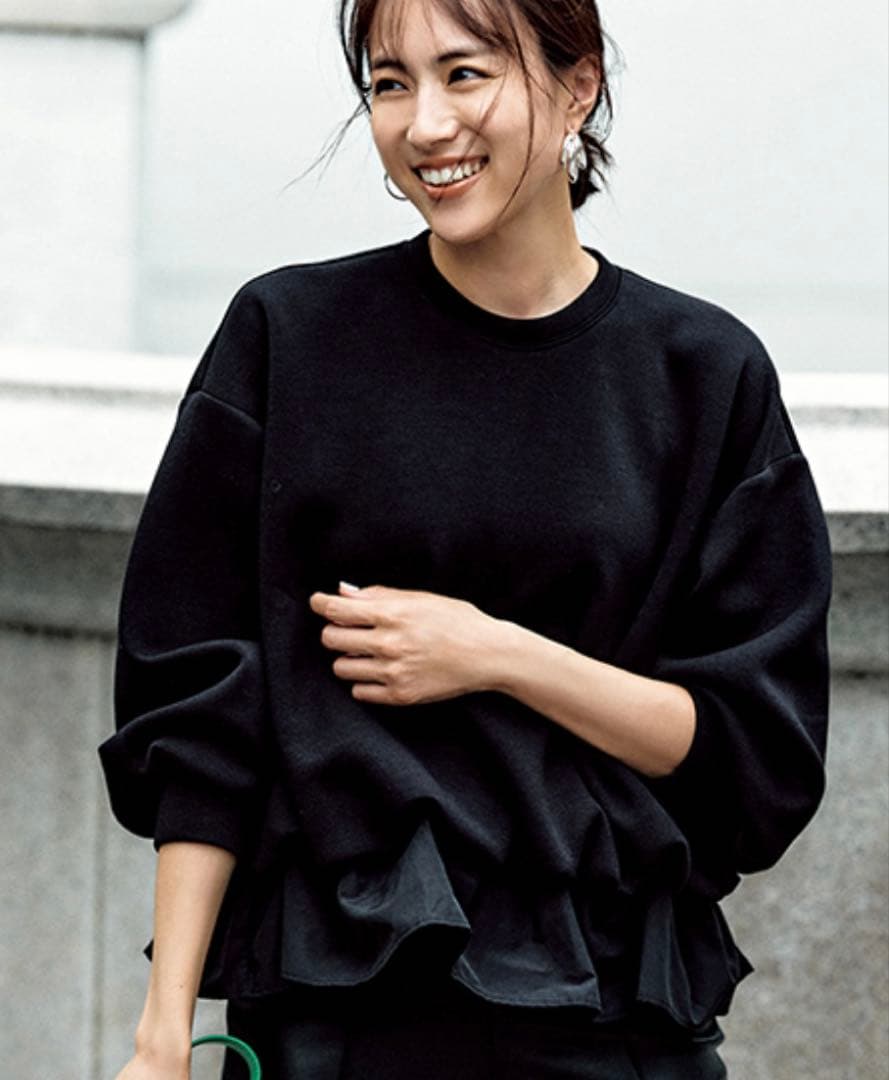 ☆新品未着用☆THREE SQUARE モチモチフリルプルオーバー　ブラック