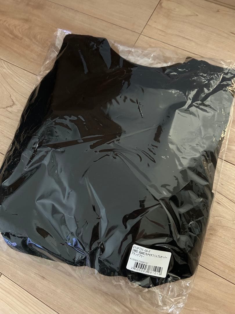 ☆新品未着用☆THREE SQUARE モチモチフリルプルオーバー　ブラック