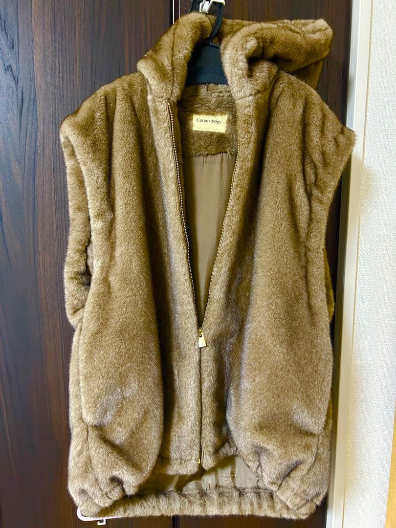 1/25まで限定価格Curensology ファーベスト※肩幅サイズ調整してます