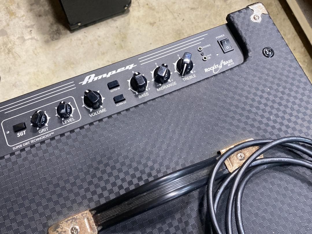 AMPEG Rocket Bass RB-112　ベースアンプ