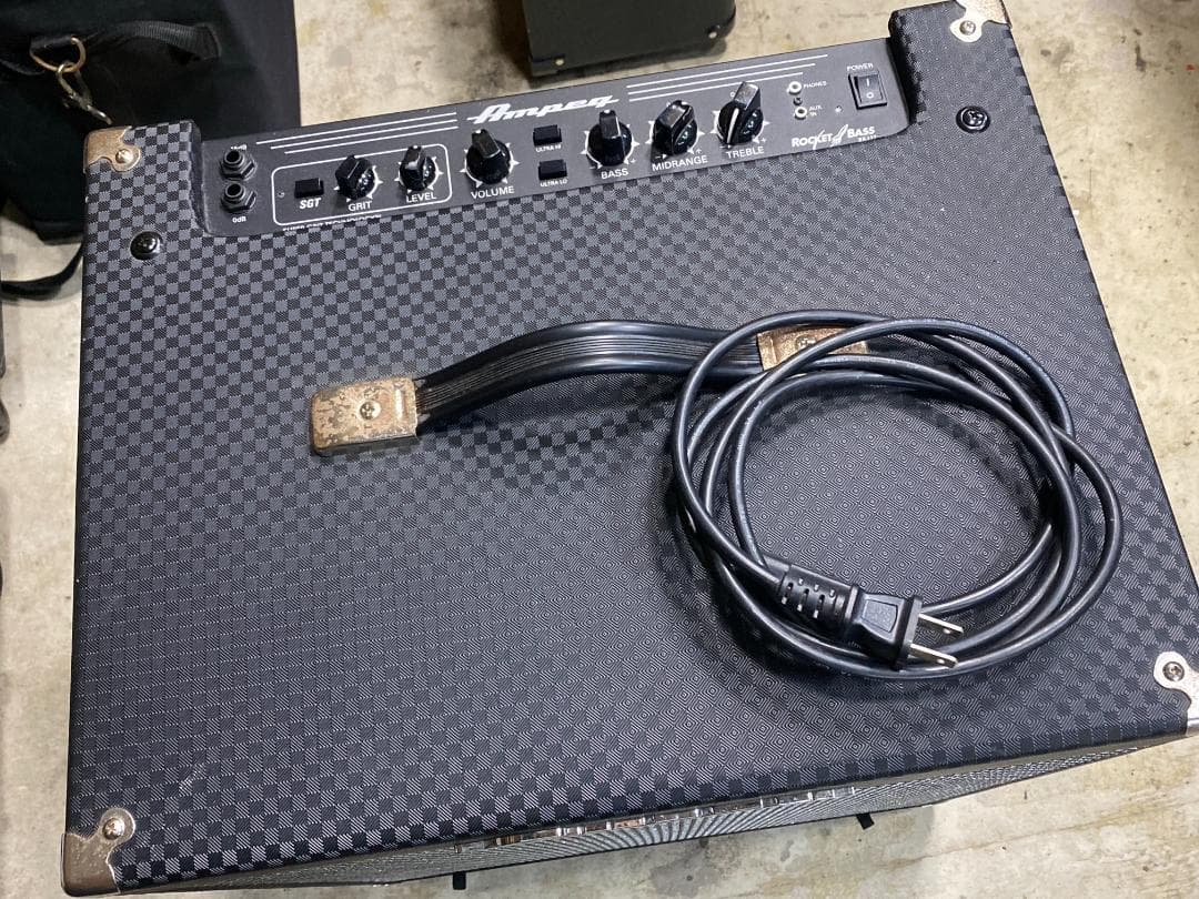 AMPEG Rocket Bass RB-112　ベースアンプ