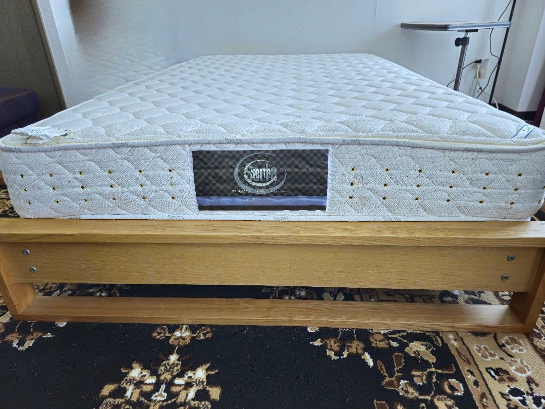 【今週末まで限定！】 サータ セミダブルマットレス ＆ センベラ ベッドフレーム