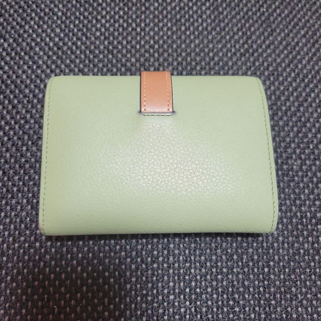 LOEWE　レザー 三つ折り財布 ライトグリーン　バイカラー