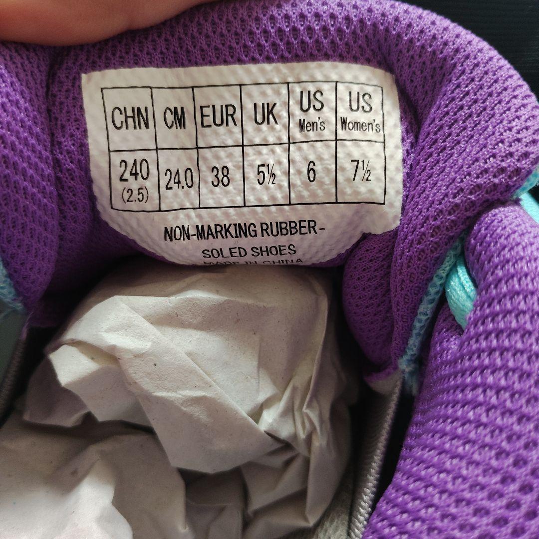 ゆぅゆ　YONEX パワークッションエアラスzウィメン24㎝