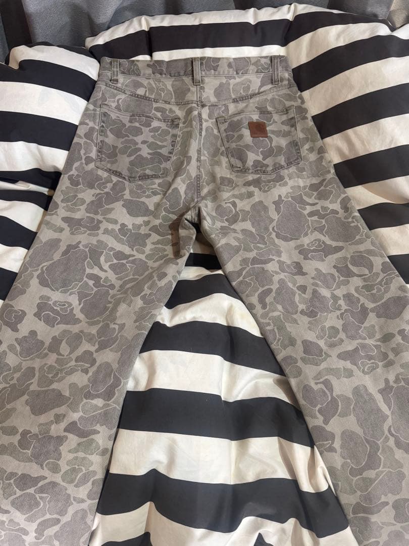 〔即完売品〕Carhartt カモフラージュ デニムパンツ