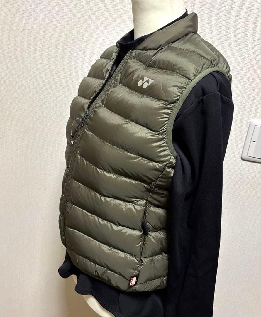 ヨネックスwoman中綿ベストヒートカプセルトリプル大変暖かいサイズＬ カーキ色