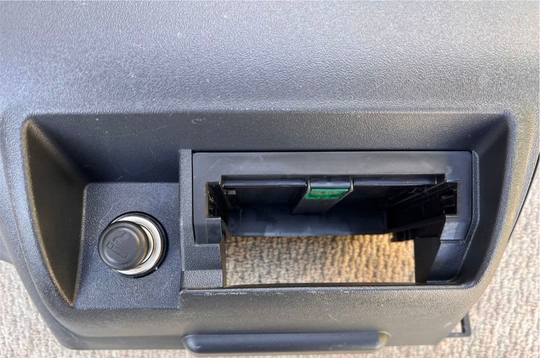 トヨタ ハイエース200系 S-GL 純正エアコンパネル