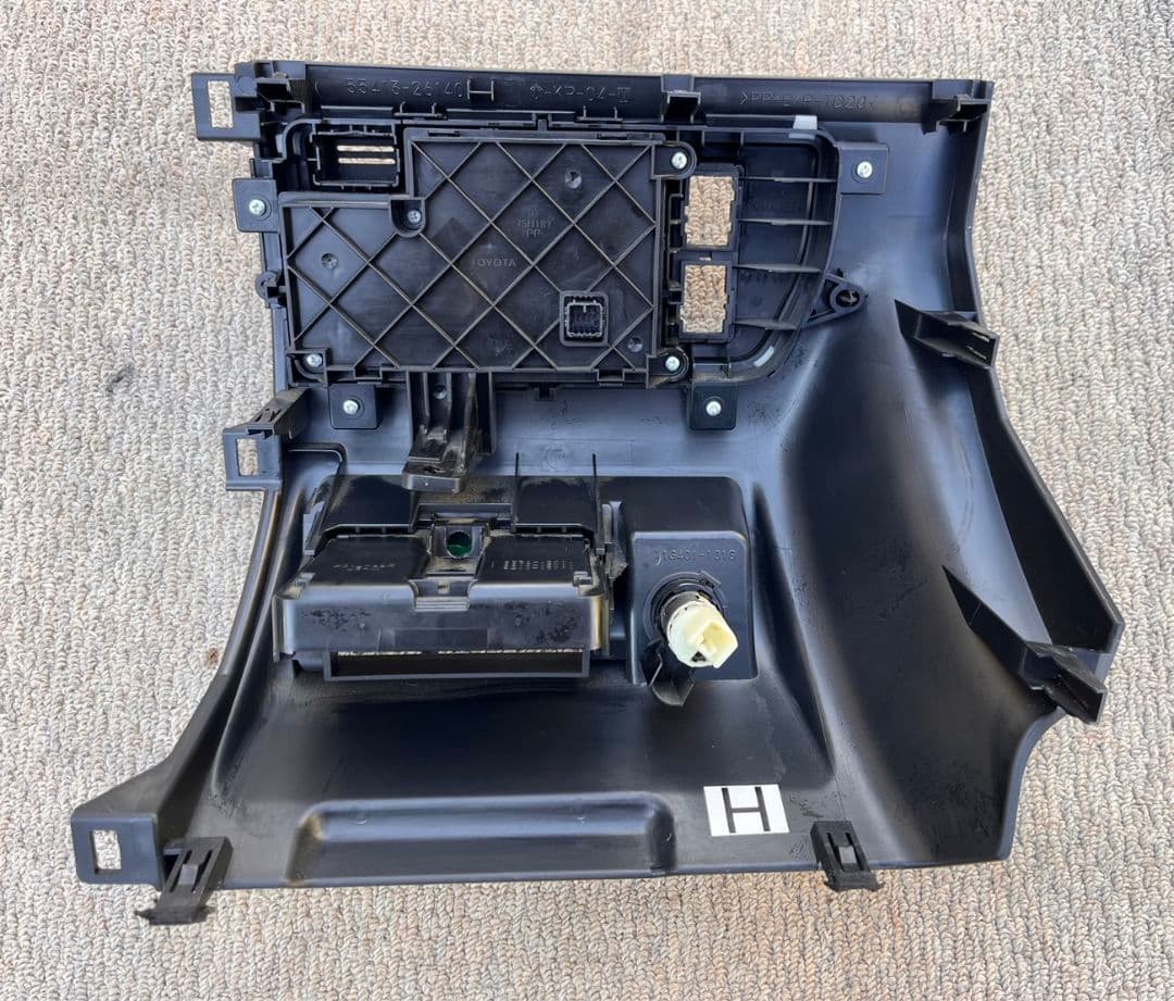 トヨタ ハイエース200系 S-GL 純正エアコンパネル