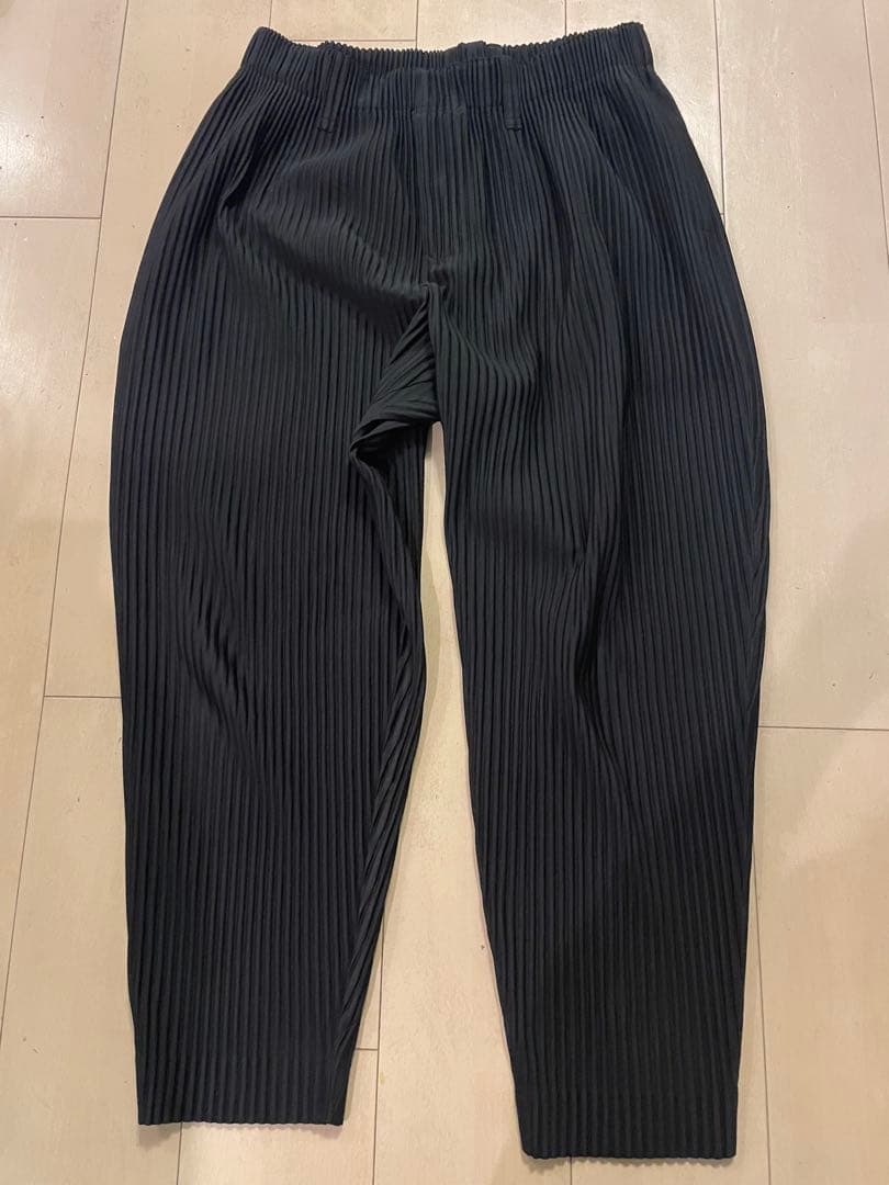 オムプリッセ　イッセイミヤケ　パンツ　黒