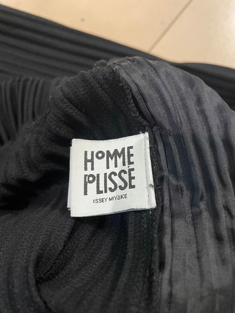 オムプリッセ　イッセイミヤケ　パンツ　黒