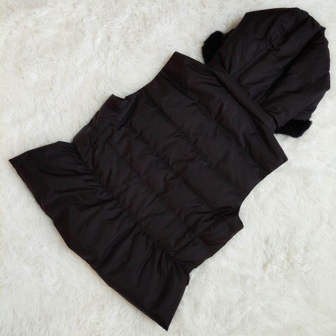 エムズグレイシー　ダウンベスト　フラワー刺繍 フーデット　ファー付き　ペプラム