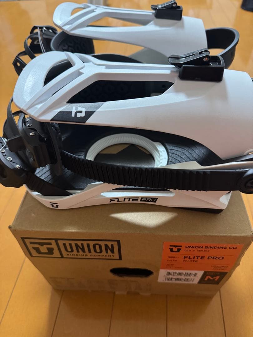 UNION FLITE PRO ホワイト Mサイズ ユニオン ビンディング