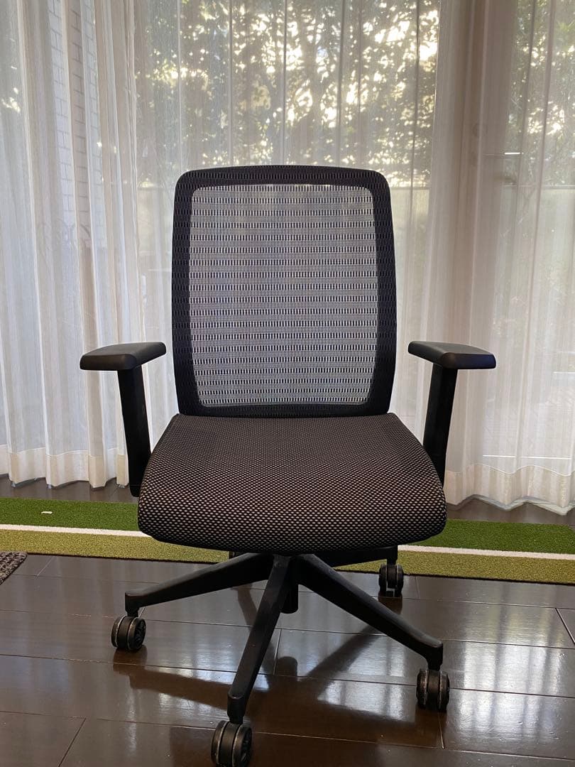 コイズミ JG4 エルゴノミックチェア 肘掛け付き 黒