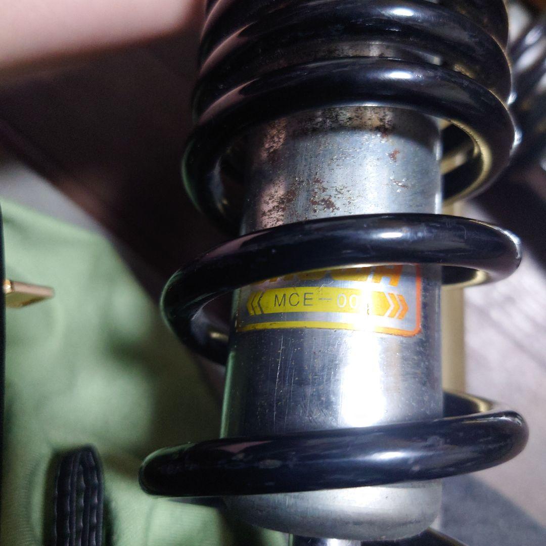 SHOWA　リアサスペンション