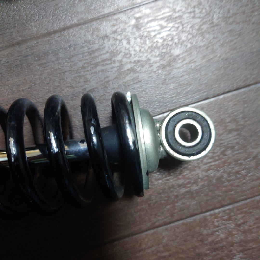 SHOWA　リアサスペンション