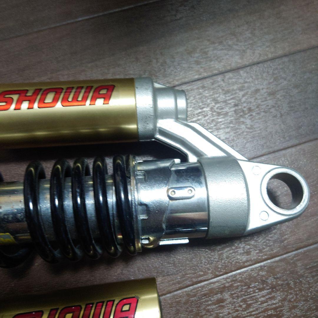 SHOWA　リアサスペンション