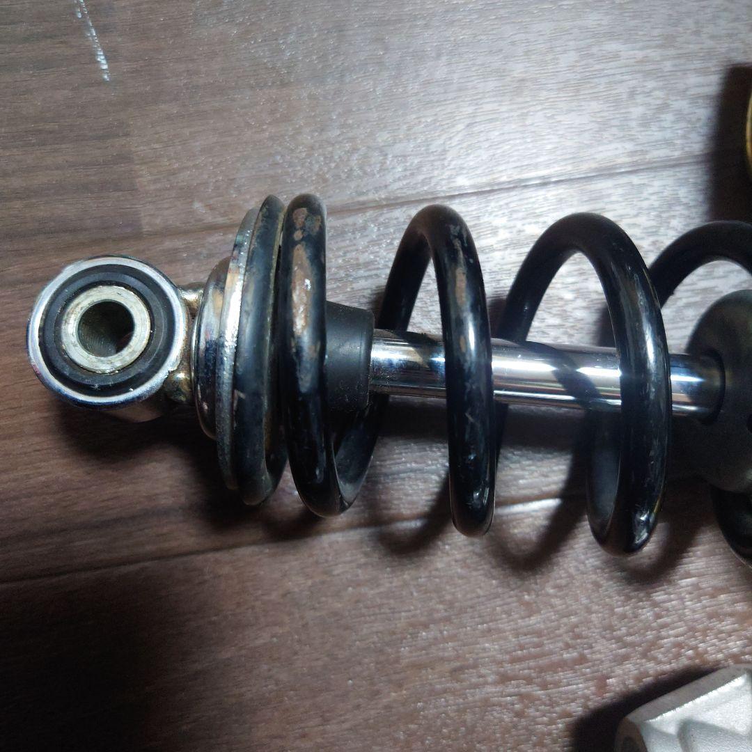 SHOWA　リアサスペンション