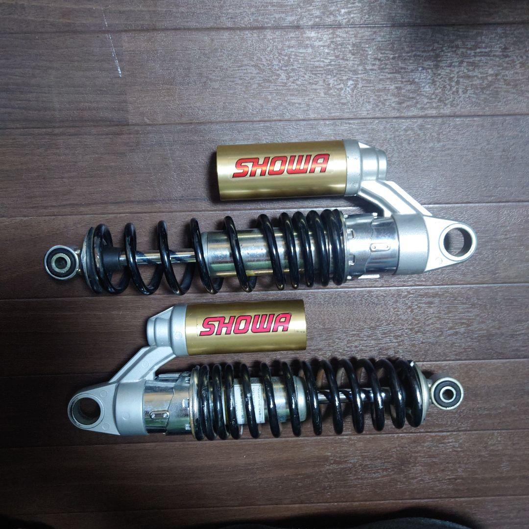 SHOWA　リアサスペンション