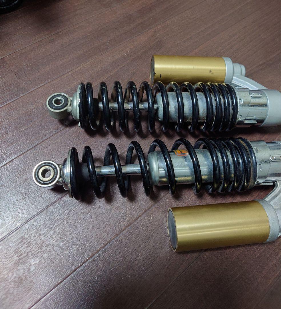 SHOWA　リアサスペンション