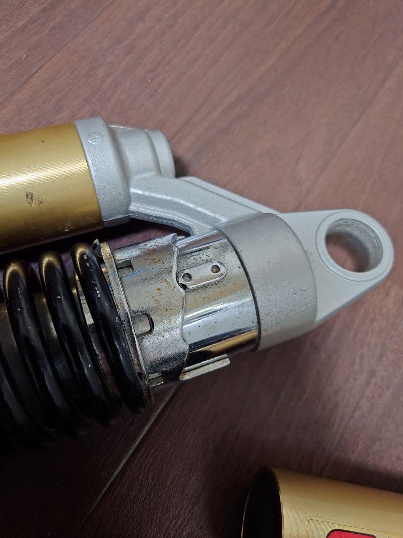 SHOWA　リアサスペンション