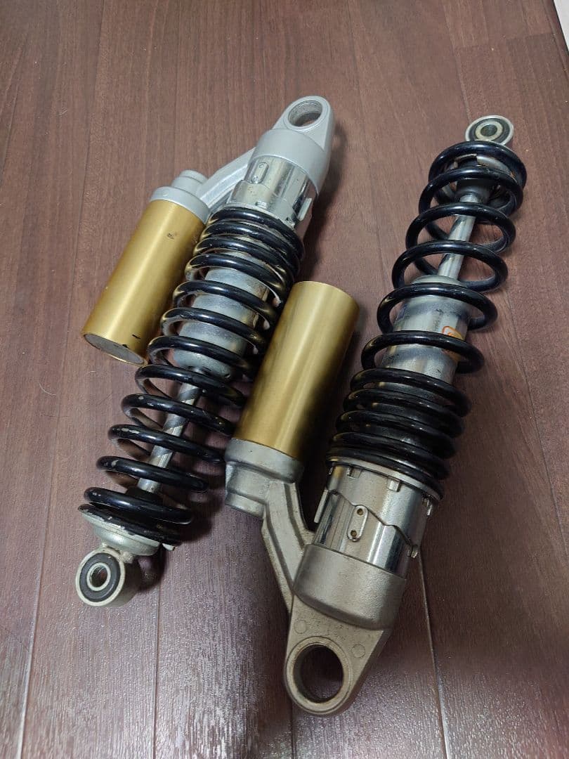 SHOWA　リアサスペンション