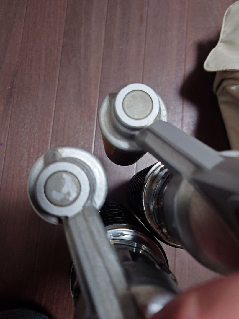 SHOWA　リアサスペンション