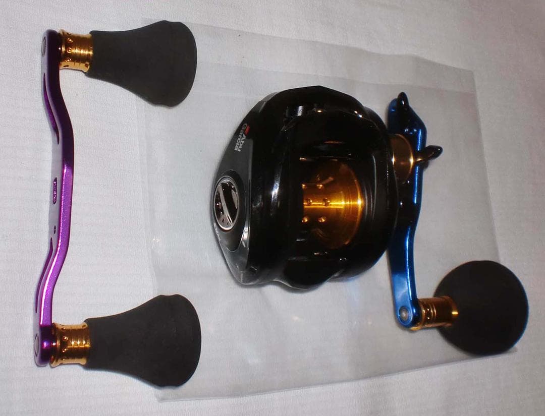 Ａｂｕ　オーシャンフィールド７【右巻き】スペアハンドル付　新品（※箱折り目有り）