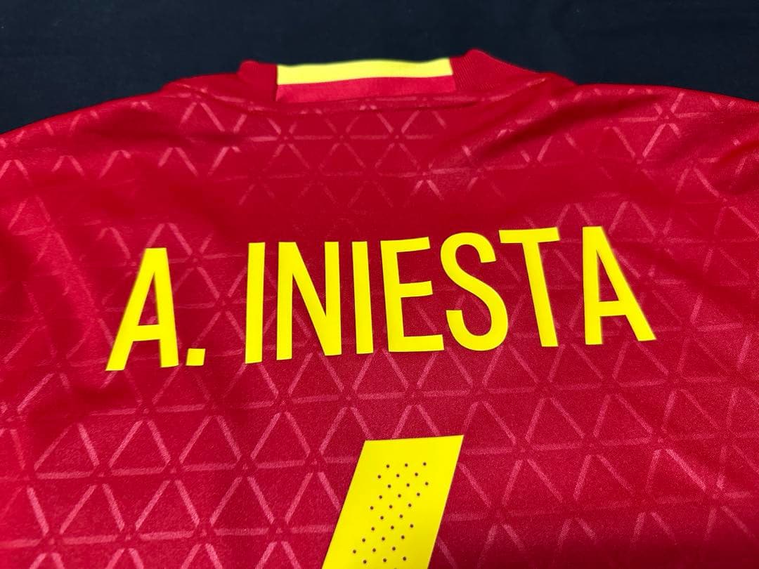 【正規品／美品】スペイン代表 ホーム2016 ユーロモデル 6 イニエスタM