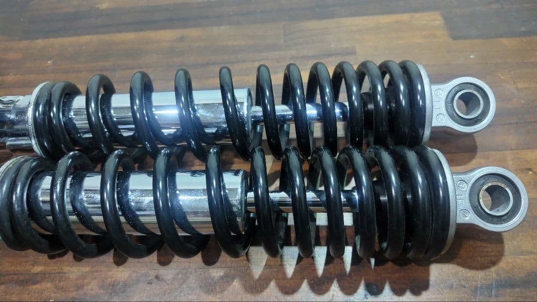 W800 純正 リアサスペンション（出品1月中旬まで）