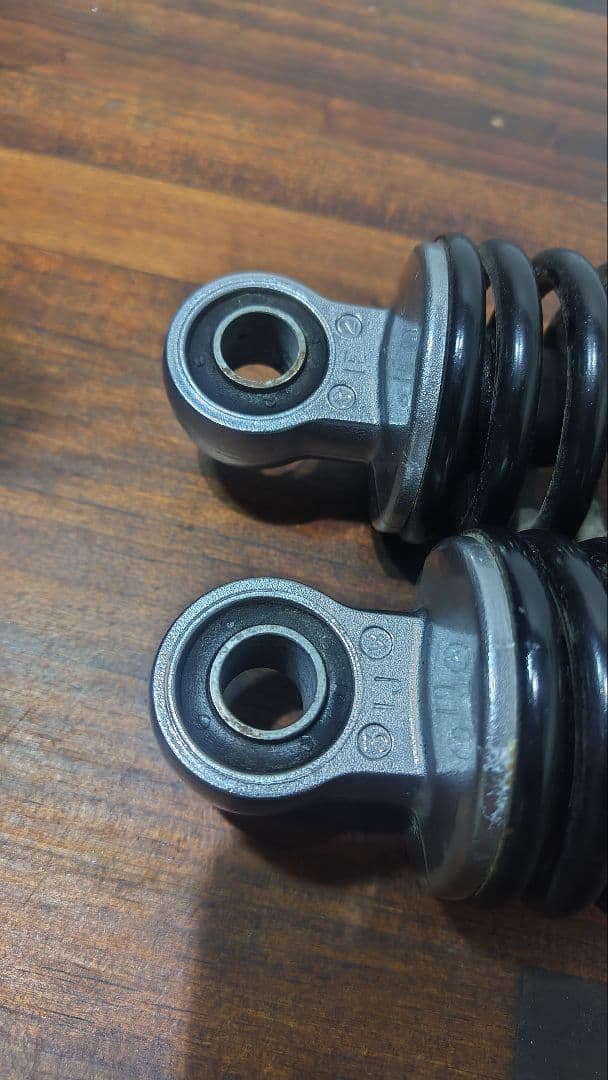 W800 純正 リアサスペンション（出品1月中旬まで）