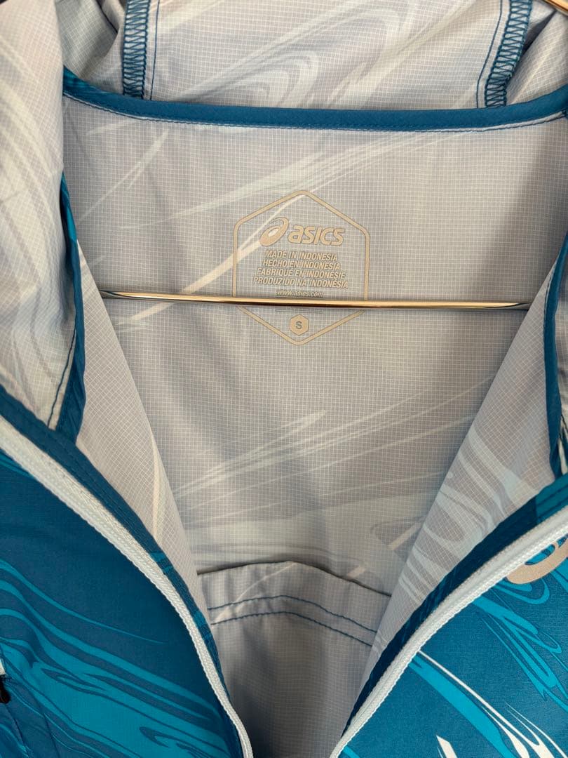 ASICS アシックス　撥水性グラフィックウーブンジャケット　Sサイズ　水色