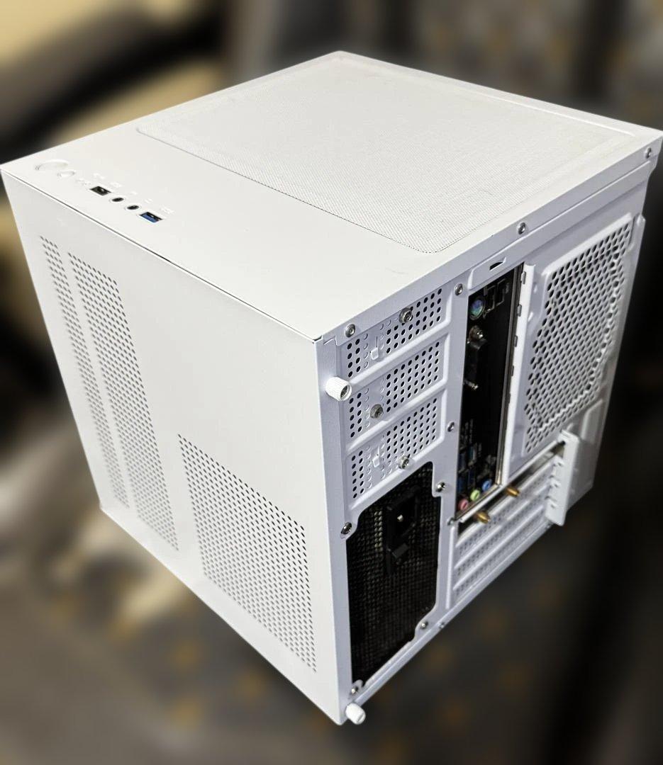 ⭐︎値下げ⭐︎ ホワイト小型PC ２面全面ガラス ※ゲーミングPCへスペックアップ可