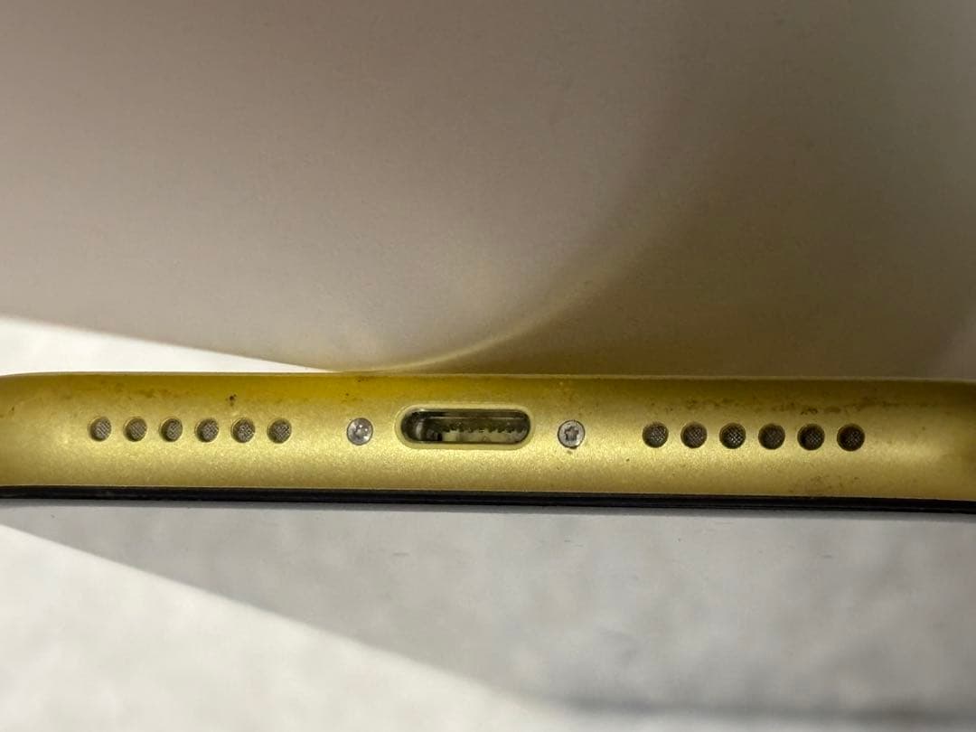 iPhone 11 イエロー 箱付き 初期化済み、SIMフリー