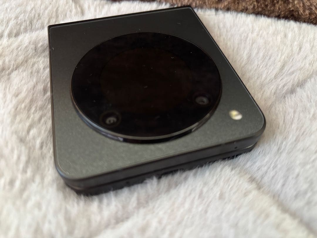 ZTE nubia NX724J Flip 5G ブラック　中古動作問題なし