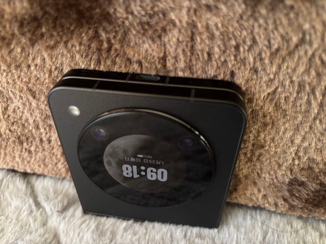 ZTE nubia NX724J Flip 5G ブラック　中古動作問題なし