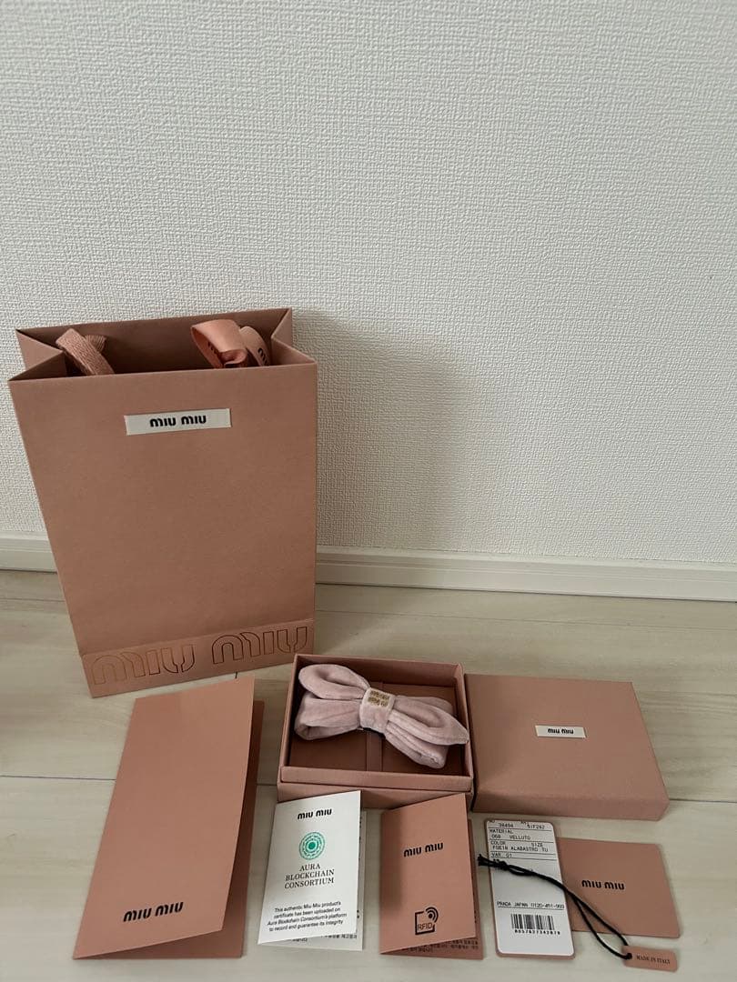 miu miu ベルベットリボンヘアピン