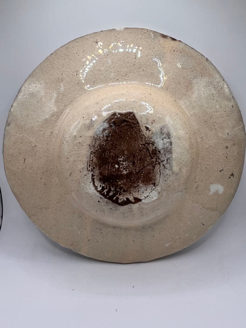 ⑥人気作家キムホノ　ユニークなデザインの皿