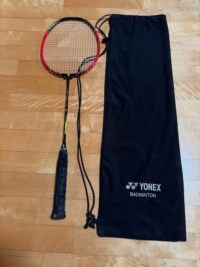 YONEX バドミントンラケット 赤黒
