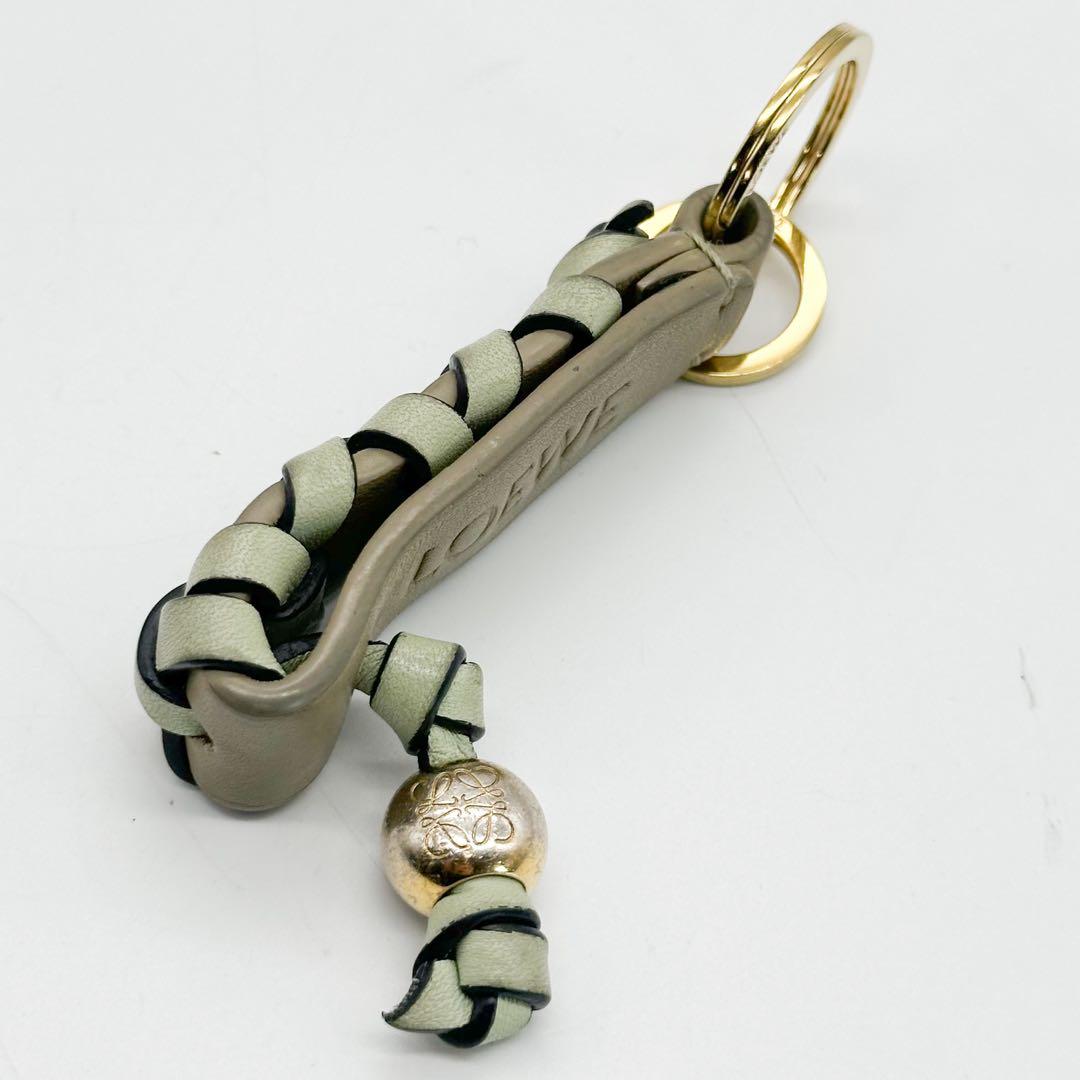 現行 ロエベ クロスプレイデッド レザー キーホルダー キーリング