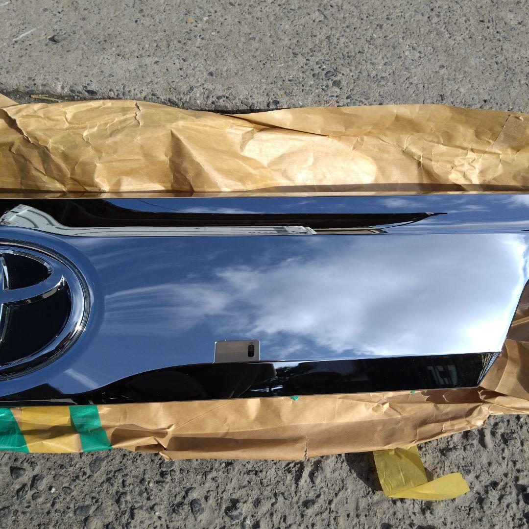 30アルファードリアガーニッシュ エンブレム付き