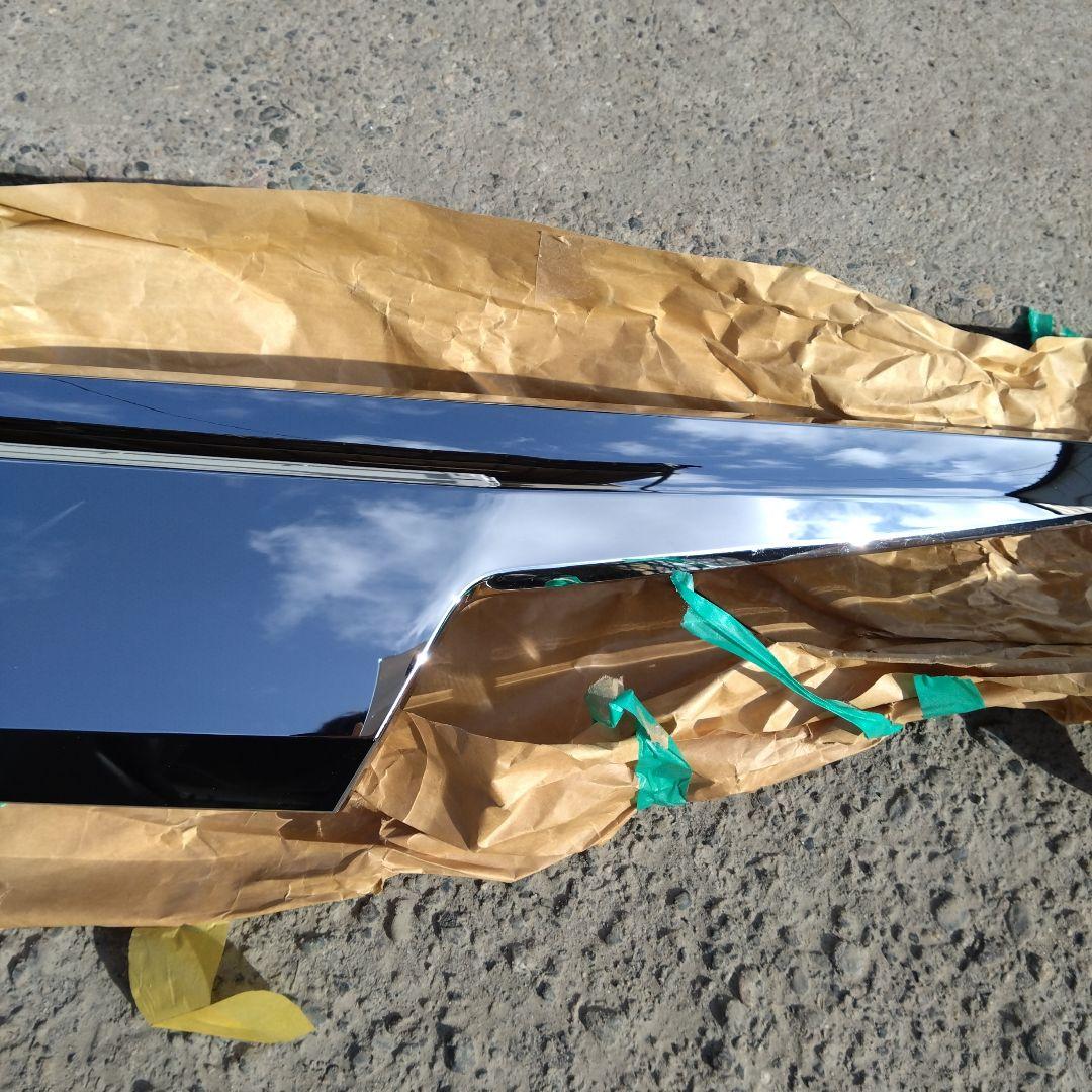 30アルファードリアガーニッシュ エンブレム付き