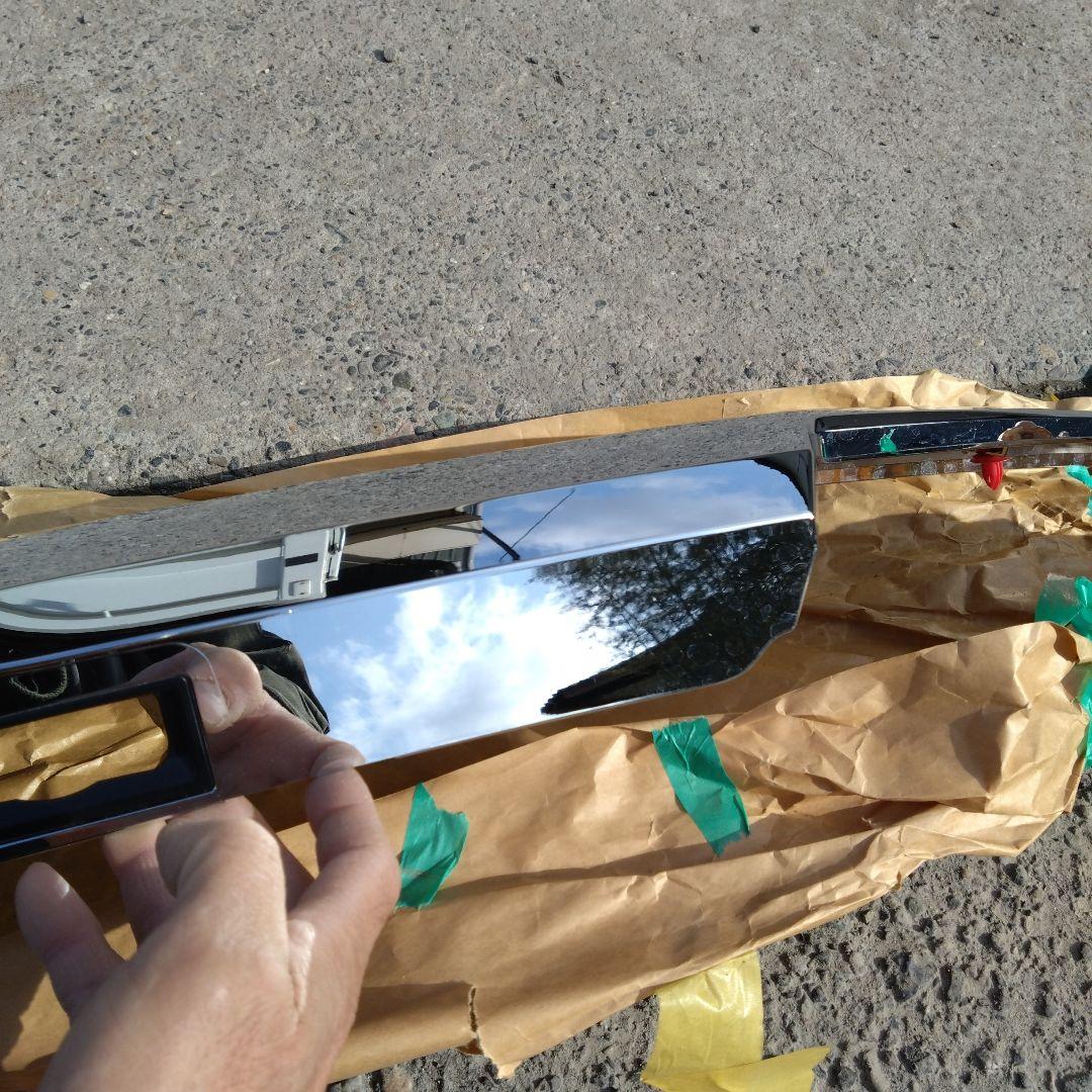 30アルファードリアガーニッシュ エンブレム付き