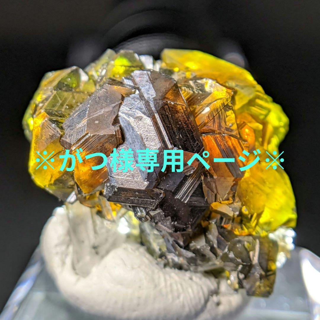 フローライトとヘマタイトの鉱物コレクション