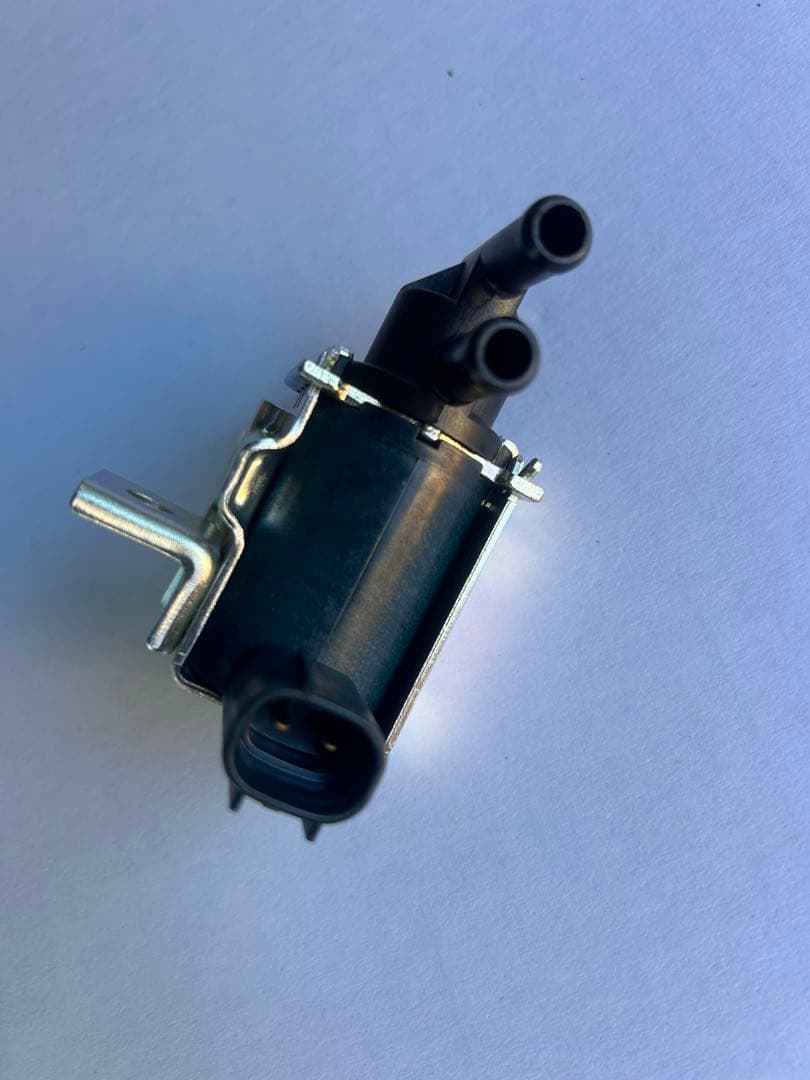 スズキジムニー ソレノイドバルブJA11V F6A 18117-82C00 新品